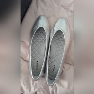 Birdies Crane Metallic Silver Flats, 8.5